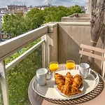 Eiffel Tower View With Lift & Balcony Lägenhet Paris
