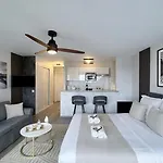 Eiffel Tower View With Lift & Balcony Appartement *
