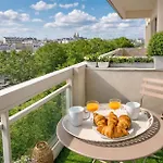 Appartement Eiffel Tower View With Lift & Balcony *