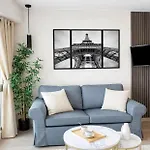 Appartement Eiffel Tower View With Lift & Balcony