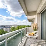 Eiffel Tower View With Lift & Balcony Appartement