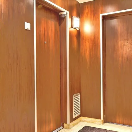 Eiffel Tower View With Lift & Balcony * París