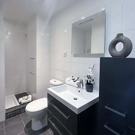 Eiffel Tower View With Lift & Balcony Apartamento París