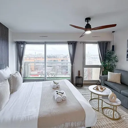 Eiffel Tower View With Lift & Balcony *