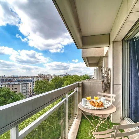 Eiffel Tower View With Lift & Balcony * París