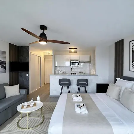 Eiffel Tower View With Lift & Balcony Apartament *