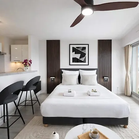 Eiffel Tower View With Lift & Balcony