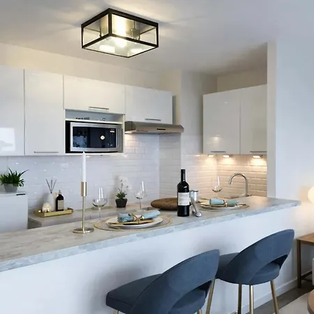 Eiffel Tower View With Lift & Balcony * Paryż