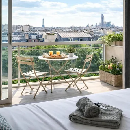 Eiffel Tower View With Lift & Balcony