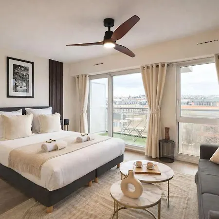 Apartment Eiffel Tower View With Lift & Balcony