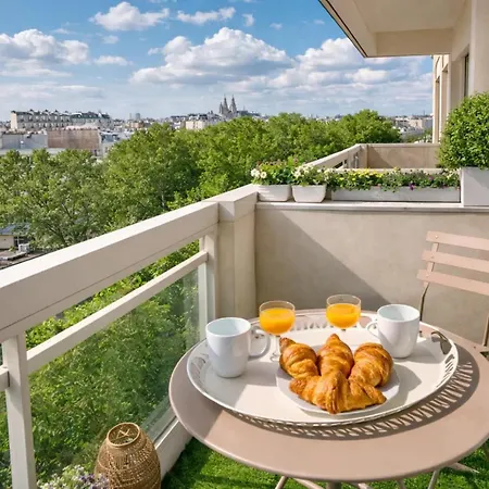 Apartment Eiffel Tower View With Lift & Balcony *