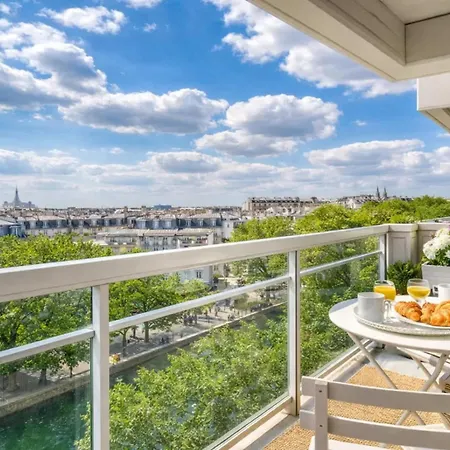 Eiffel Tower View With Lift & Balcony