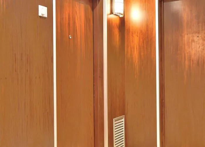 Eiffel Tower View With Lift & Balcony * Paris