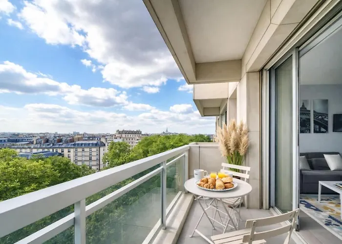 Eiffel Tower View With Lift & Balcony Apartmán