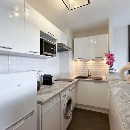 Apartament Eiffel Tower View With Lift & Balcony Paryż