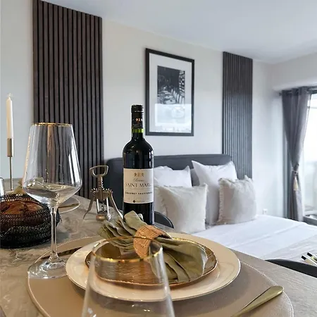 Apartament Eiffel Tower View With Lift & Balcony *