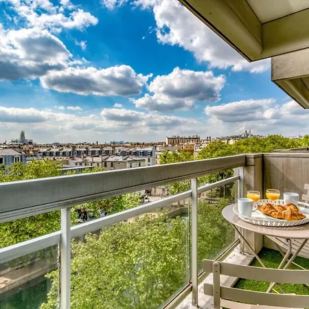 Eiffel Tower View With Lift & Balcony Apartament
